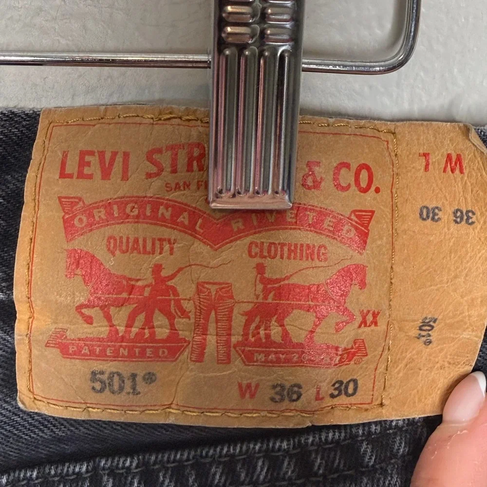 Vintage Levis 501 Button Fly Jeans 36x30 Black Faded Denim Straight Leg Mens